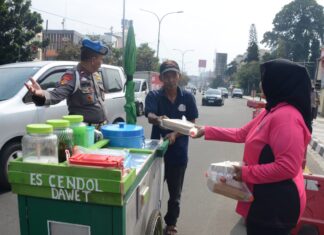 Jum’at Berkah Dengan Sedekah oleh Bayangkari Polres Metro Depok