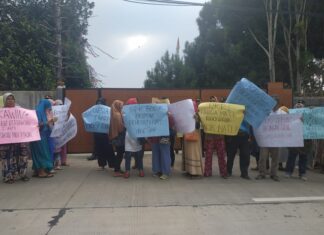 GPK Seruduk Rumah Rocky Gerung Di Bogor