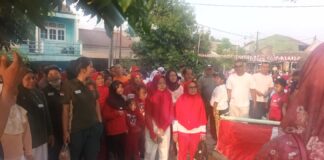 Meriahkan Hut RI ke-78 Warga Perum Kopassus Pelita 2 Gelar Gerak Jalan Santai