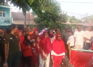 Meriahkan Hut RI ke-78 Warga Perum Kopassus Pelita 2 Gelar Gerak Jalan Santai