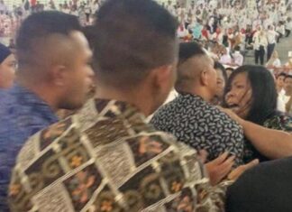 Presiden Jokowi Dilempar Sandal, Saat Acara Rembuk Relawan Boby Nasution