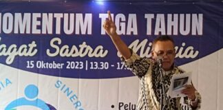 Penyair Pulo Lasman Simanjuntak Baca Puisi Pada Ultah JSM Ketiga di Cafe Sastra Balai Pustaka