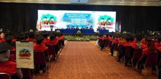 Sambil Kerja Bisa Lulus Tepat Waktu? Simak Tipsnya