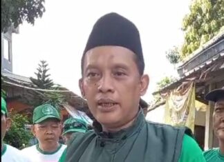 Peringati HARLAH PPP, Samsudin SE Pasang Bendera di Wilayah Tapos