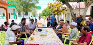 Bupati Bassam Berangkatkan Umroh Imam Desa Toin