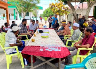 Bupati Bassam Berangkatkan Umroh Imam Desa Toin