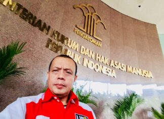 AAM BARAKATAK PENCIPTA LAGU MUSIKNYA ASIK MEMROSES HUKUM PEMBAJAK LAGUNYA HARTONO HENDRA AKURAMA DAN PENGGUNA ILLEGAL