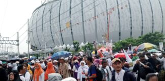 Relawan Mpok Yuli Hadiri Kampanye Terakhir AMIN