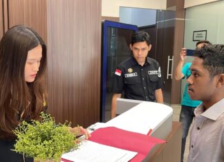 Geruduk Gedung DKPP, Mahasiswa Minta 5 Komisoner KPU Mimika Dipecat