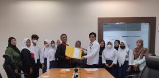 DKR: Para Orang Tua Siswa Miskin Yang ditolak Bersekolah Menunggu Janji Istana