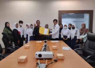 DKR: Para Orang Tua Siswa Miskin Yang ditolak Bersekolah Menunggu Janji Istana