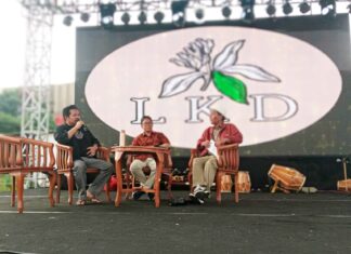 LEMBAGA KEBUDAYAAN DEPOK GELAR PENTAS SENI KOLOSAL DI JAKARTA GLOBAL UNIVERSITY