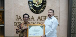 Jaksa Agung ST Burhanuddin Menerima Penghargaan dari Kemendes PDTT Atas Kesuksesan Program JAGA DESA