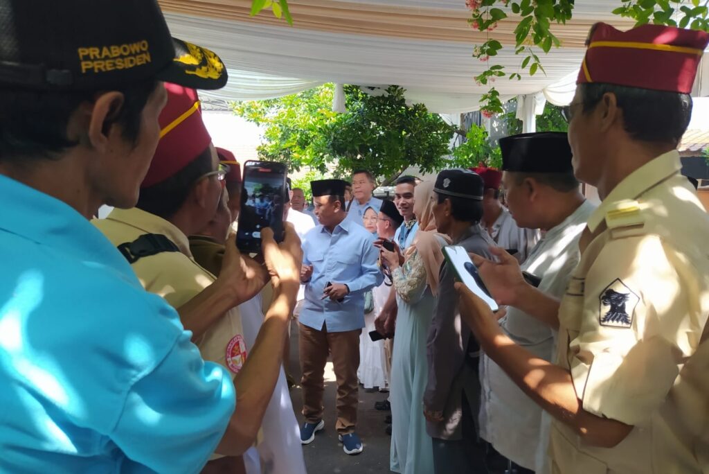 Tampak cawalkot Depok Supian Suri mendatangi acara Maulid