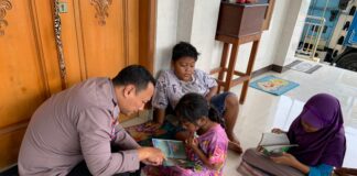 Antusias Anak-anak Sambut Perpustakaan Keliling Di Desa Genang Kabupaten Demak