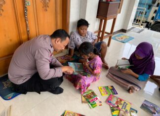 Antusias Anak-anak Sambut Perpustakaan Keliling Di Desa Genang Kabupaten Demak