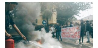 Gerakan Mahasiswa Peduli Bangsa Indonesia Unjuk Rasa di DPRD Depok, RK Ajukan Praperadilan