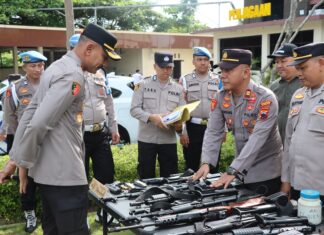 Pastikan Senpi Dalam Keadaan Terawat dan Aman Kapolres Demak Lakukan Pemeriksaan