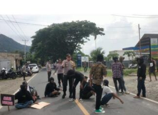 Kajari Tak Mau Temui Massa Aksi, Unjuk Rasa FPT Berujung Blokir Jalan