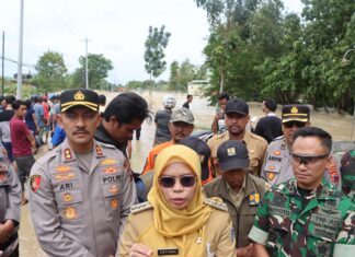 Bupati Demak Bersama Kapolres dan Dandim Berikan Bantuan Warga Terdampak Banjir