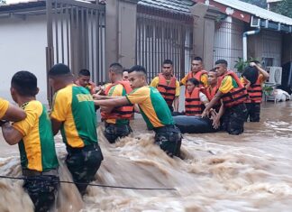 Bergerak Cepat, Prajurit YONKAV 1 Laksanakan Evakuasi Korban Banjir