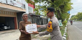 Polres Demak Gelar Bakti Sosial Ramadhan, Bagikan Sembako Kepada Masyarakat