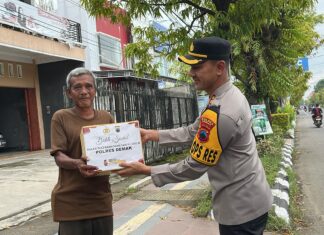 Polres Demak Gelar Bakti Sosial Ramadhan, Bagikan Sembako Kepada Masyarakat