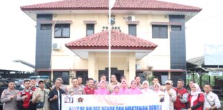 Polisi dan Pers Gelar Bakti Religi, Bagikan Ratusan Sajadah Hingga Takjil Untuk Warga Demak