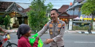 Kapolres Demak Intruksikan Jajaran Berbagi Rezeki Kepada Warga Yang Membutuhkan