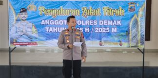 Polres Demak Salurkan Zakat Fitrah Anggota, Perkuat Silaturahmi dengan Masyarakat