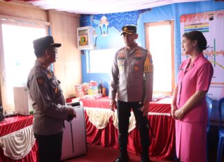 Kapolres dan Ketua Bhayangkari Demak Semangati Petugas Pos Pengamanan Lebaran