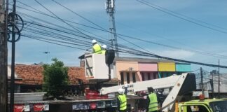 Wali Kota Depok Gunting Jaringan Kabel Udara di Jalan Komjen Pol M.Jasin