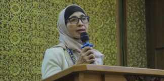 Ernie Djohan Terharu Raih Penghargaan Kartini Musik dan Film 2025