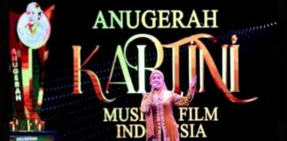 Elvy Sukaesih Raih Penghargaan 50 Tahun Berkarya di Ajang AKMFI 2025