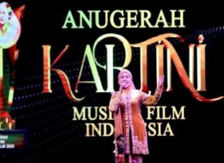 Elvy Sukaesih Raih Penghargaan 50 Tahun Berkarya di Ajang AKMFI 2025