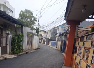 Ada Pekerja Dibawah Umur Diproyek Peningkatan Jalan Lingkungan Kota Depok