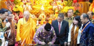 Wagub Jakarta Rano Karno Hadiri Perayaan Waisak 2568 TB/ 2025 di Wihara Ekayana Arama