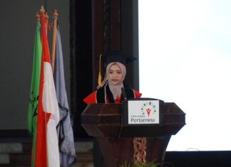 Kisah Anak Seorang Buruh Lepas Menjadi Wisudawan Terbaik di Universitas Pertamina