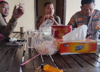 KAPOLSEK KARANGGAWEN GELAR MAKAN BERSAMA WARTAWAN