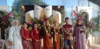 Resepsi Pernikahan Putri Dari Bapak Nasikhin dan ibu Nur saidah Berlangsung Meriah