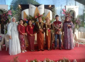 Resepsi Pernikahan Putri Dari Bapak Nasikhin dan ibu Nur saidah Berlangsung Meriah