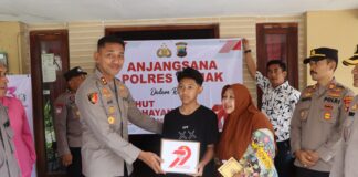 Kapolres Demak Kunjungi Purnawirawan dan Warakawuri Dalam Menyambut Hari Bhayangkara ke-79