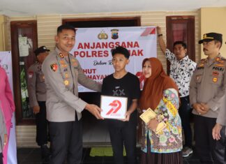 Kapolres Demak Kunjungi Purnawirawan dan Warakawuri Dalam Menyambut Hari Bhayangkara ke-79