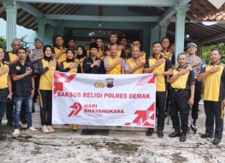 Polres Demak Bersihkan Tempat Ibadah Dalam Menyambut Hari Bhayangkara ke-79