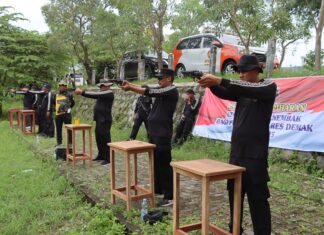 Gelar Latihan Menembak, Kapolres Demak : Latihan Ini Bertujuan Meningkatkan Kemampuan Anggota