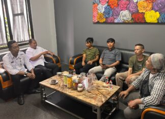 Janji Ditepati, Rakyat Terlindungi ! Wakil Wali Kota Jenal Mutaqin Serahkan Ganti Rugi Gerobak PKL Pajajaran dan Fasilitasi Tempat Usaha Baru