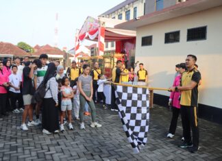 Polres Demak Rayakan Hari Bhayangkara Ke-79 Dengan Jalan Sehat