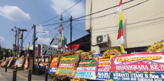 Polres Metro Depok Diwarnai Karangan Bunga, Bukti Cinta Masyarakat di Hari Bhayangkara Ke-79