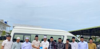 Jamaluddin Idham Serahkan Bantuan Mobil Operasional untuk Wali Agama Aceh Abuya Syehk H. Amran Waly Al-Khalidi