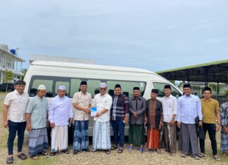 Jamaluddin Idham Serahkan Bantuan Mobil Operasional untuk Wali Agama Aceh Abuya Syehk H. Amran Waly Al-Khalidi
